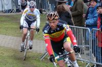 Sven Nys mène devant Zdenek Stybar et Niels Albert