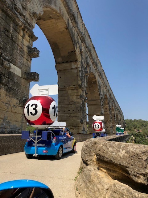 La caravane sur le Pont du Gard