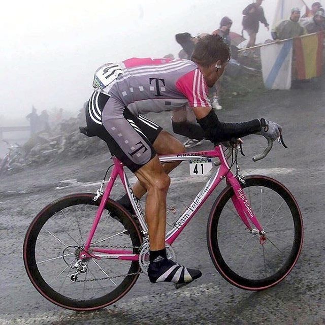 Jan Ullrich dans l'Angliru sur la Vuelta 1999