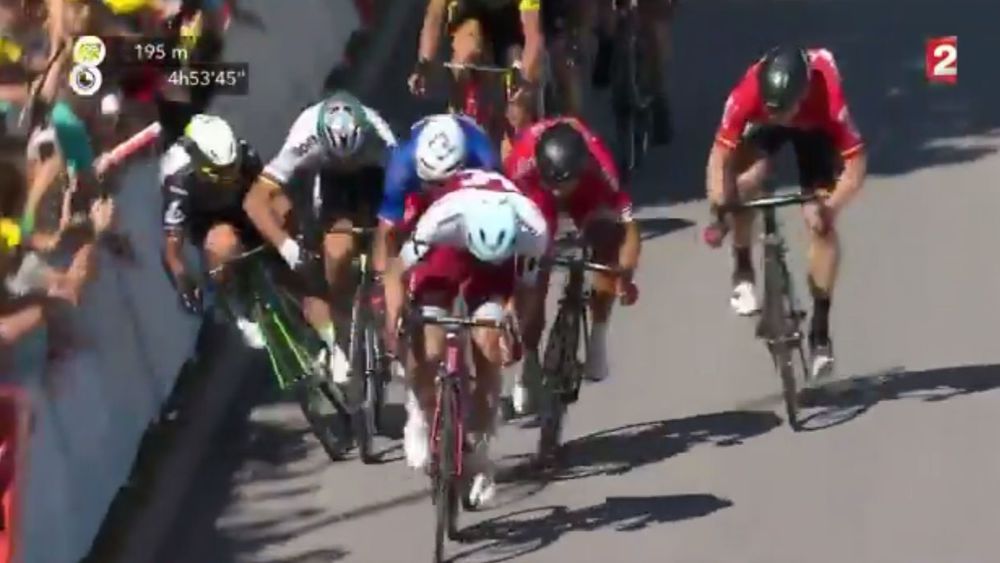 Coincé par Peter Sagan, Mark Cavendish a lourdement chuté à Vittel sur le Tour 2017