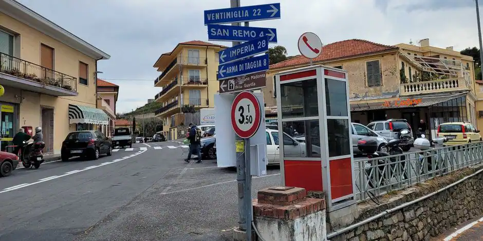 La cabine téléphonique du Poggio figure incontestablement parmi les lieux de culte qui font Milan - San Remo