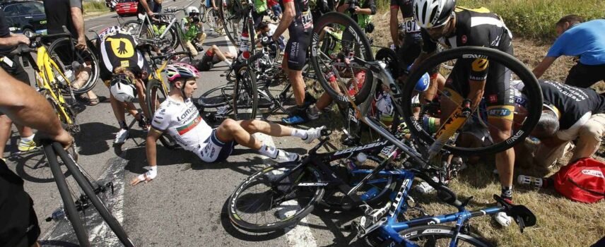 La chute massive lors de la 3ème étape du Tour de France 2015.