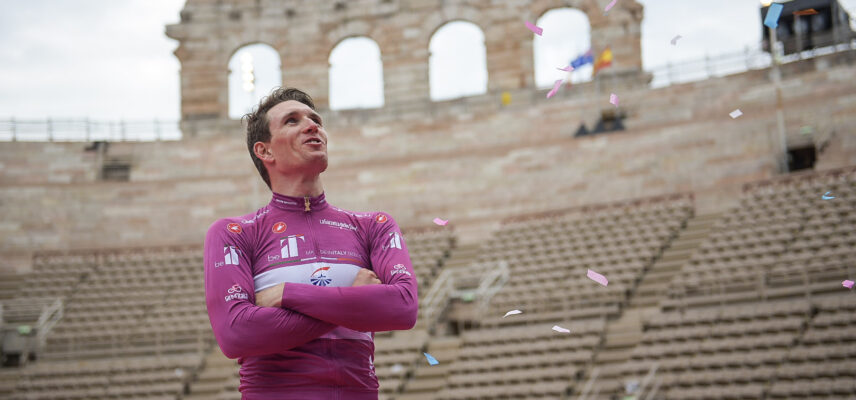 Arnaud Démare, célébrant son maillot cyclamen dans les arènes de Vérone / Source : Groupama-FDJ