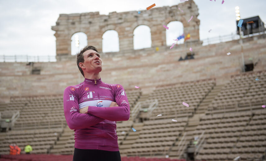 Arnaud Démare, célébrant son maillot cyclamen dans les arènes de Vérone / Source : Groupama-FDJ