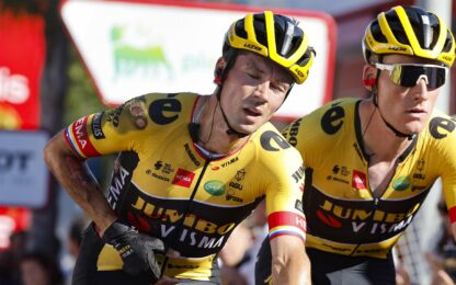 Primoz Roglic a franchi meurtri la ligne d'arrivée de Tomares / La Vuelta