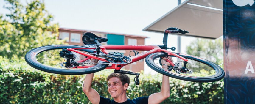 remco evenepoel et son velo specialized tarmac SL7
