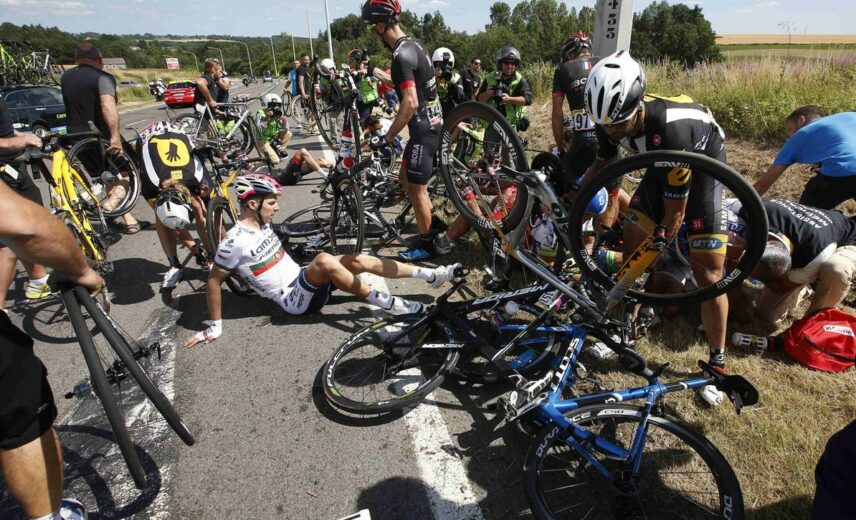 La chute massive lors de la 3ème étape du Tour de France 2015.