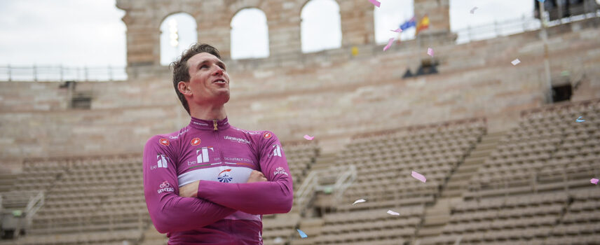 Arnaud Démare, célébrant son maillot cyclamen dans les arènes de Vérone / Source : Groupama-FDJ