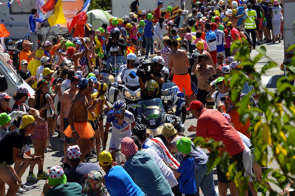 La foule des grands jours avait porté Thibaut Pinot jusqu'à la victoire au sommet de l'Alpe d'Huez en 2015.