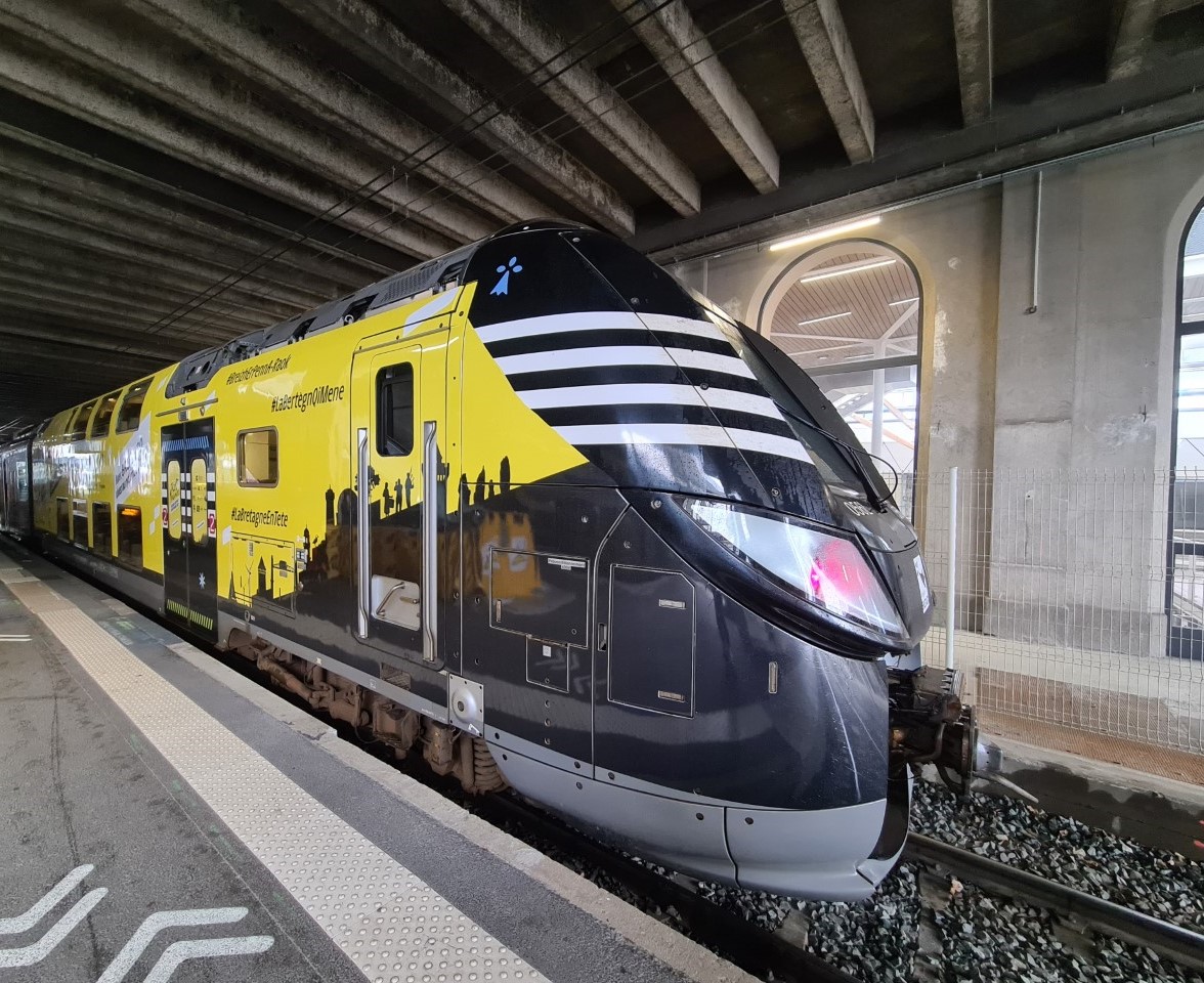 Les partenariats se multiplient entre Tour et trains, à l'image du design spécial des TER Bretagne à l'occasion de l'édition 2021 / Crédits : SNCF Voyageurs - TER BreizhGo