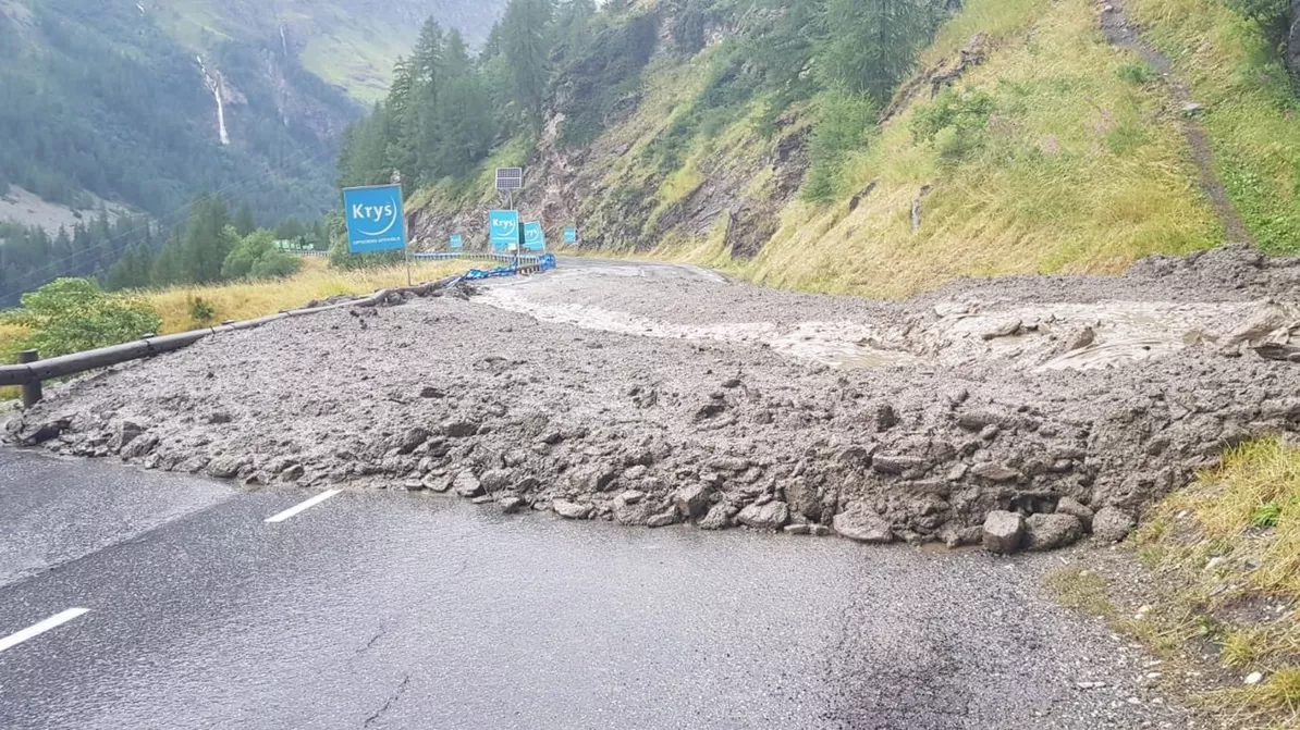 D'importantes coulées de boue avaient mis un terme prématuré à la 19e étape du Tour de France 2019