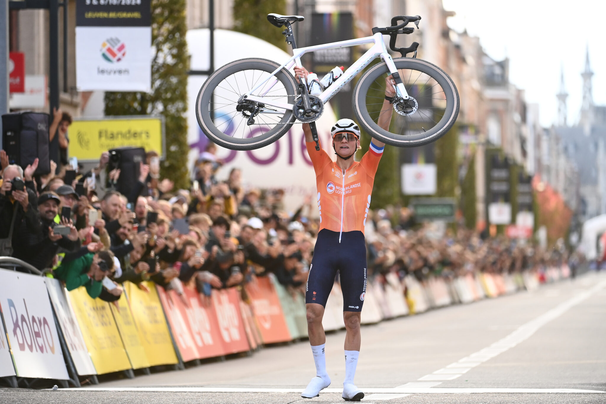 Mathieu van der Poel sacré champion du monde de Gravel Velo 101