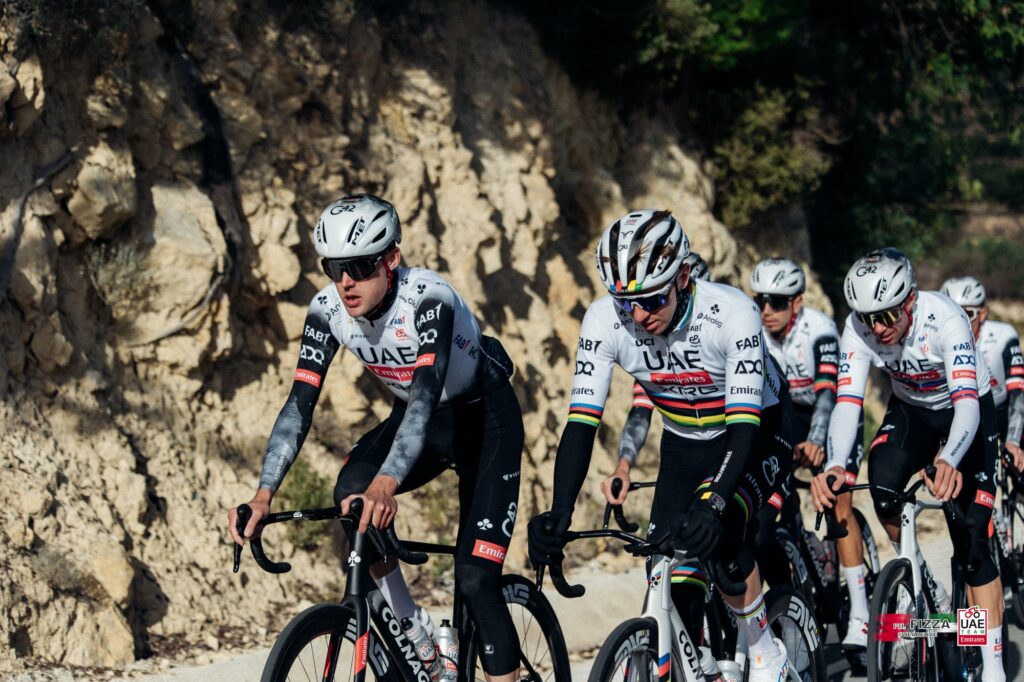 Présentation de l'équipe UAE Team Emirates XRG 2025 Velo 101